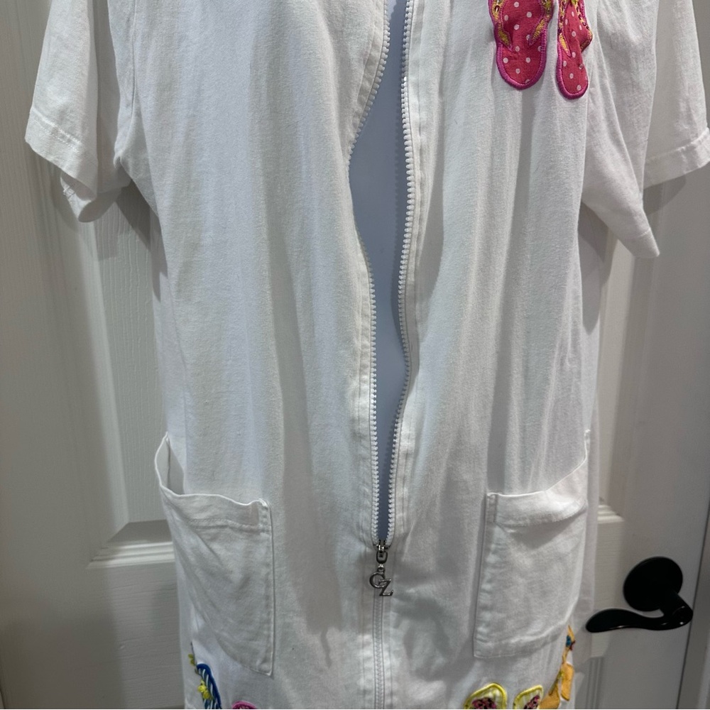 CZ Vintage White Zip-Up Coverup with Colorful Flip-Flop Patches Large - Picture 7 of 9